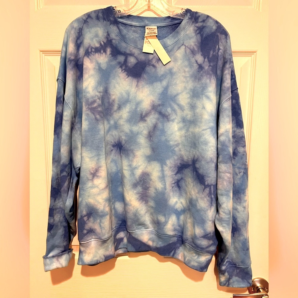PINK oversized medium blue tie dyed sweatshirt. NWT.